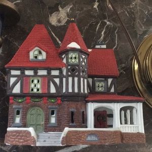 Miniature house size 8 by 8 by 5 inches